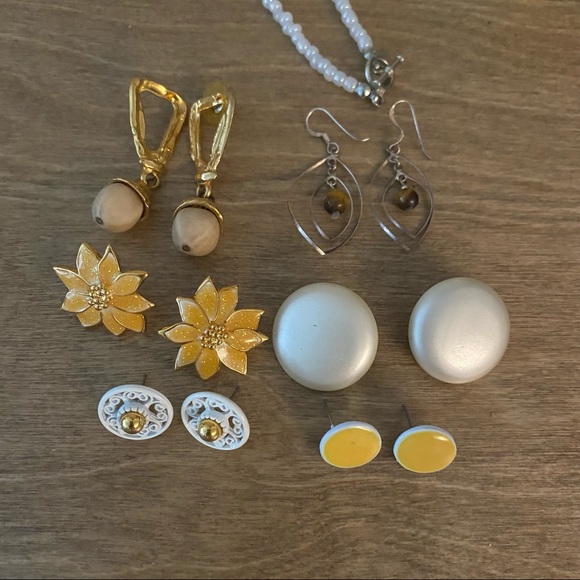 Vintage Jewelry Lot - Picture 7 of 10